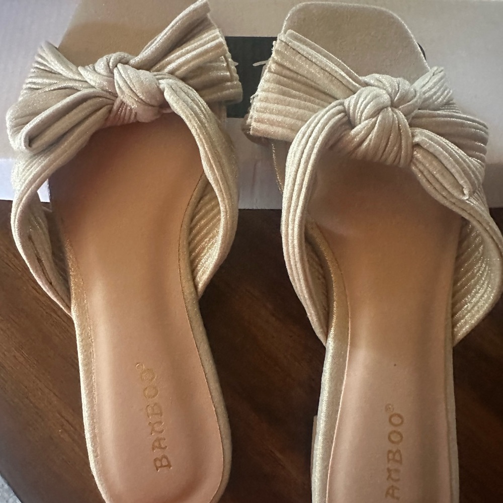 BAMBOO Women's Elegant Cream Knotted Sandals 5 1/2
